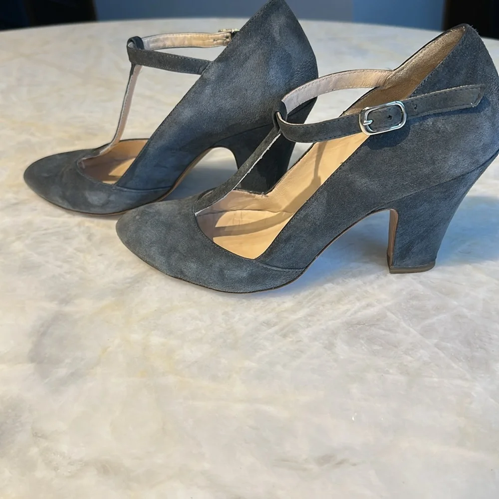 Andre Assous Black T-Strap Heels - Picture 2 of 5